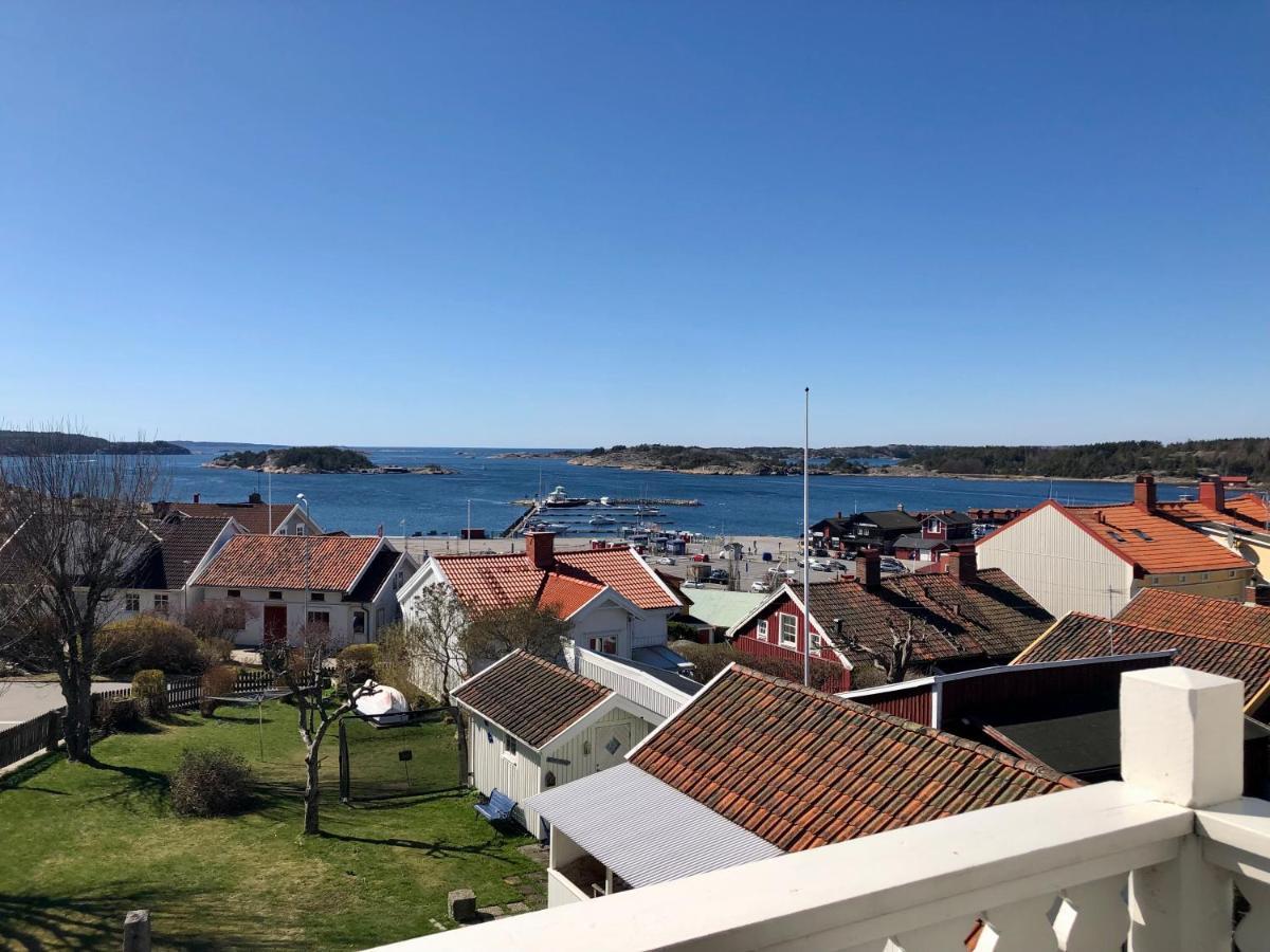 Vacker Vaning Med Havsutsikt I Stroemstads Centrum. Exterior foto